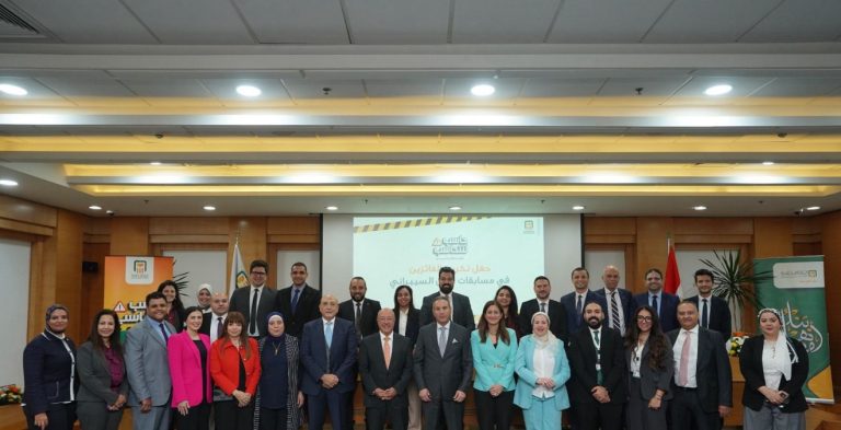 الاتربي يكرم الفائزين من العاملين بالبنك الأهلي في فعاليات التوعية بالامن السيبراني