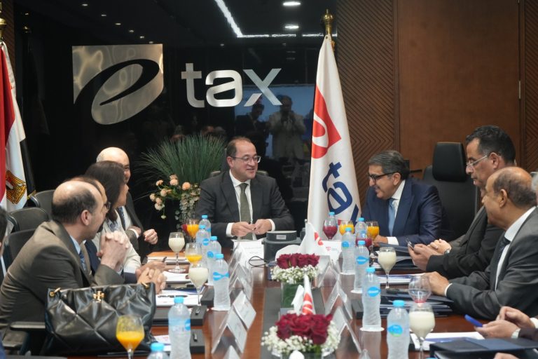لقاء شركة «إي.تاكس» ووزير المالية