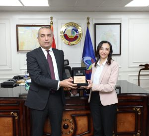 رئيس البنك الزراعي المصري يستعرض مع محافظ البحيرة برامج تمويل صغار المزارعين لتحقيق التنمية الزراعية والريفية