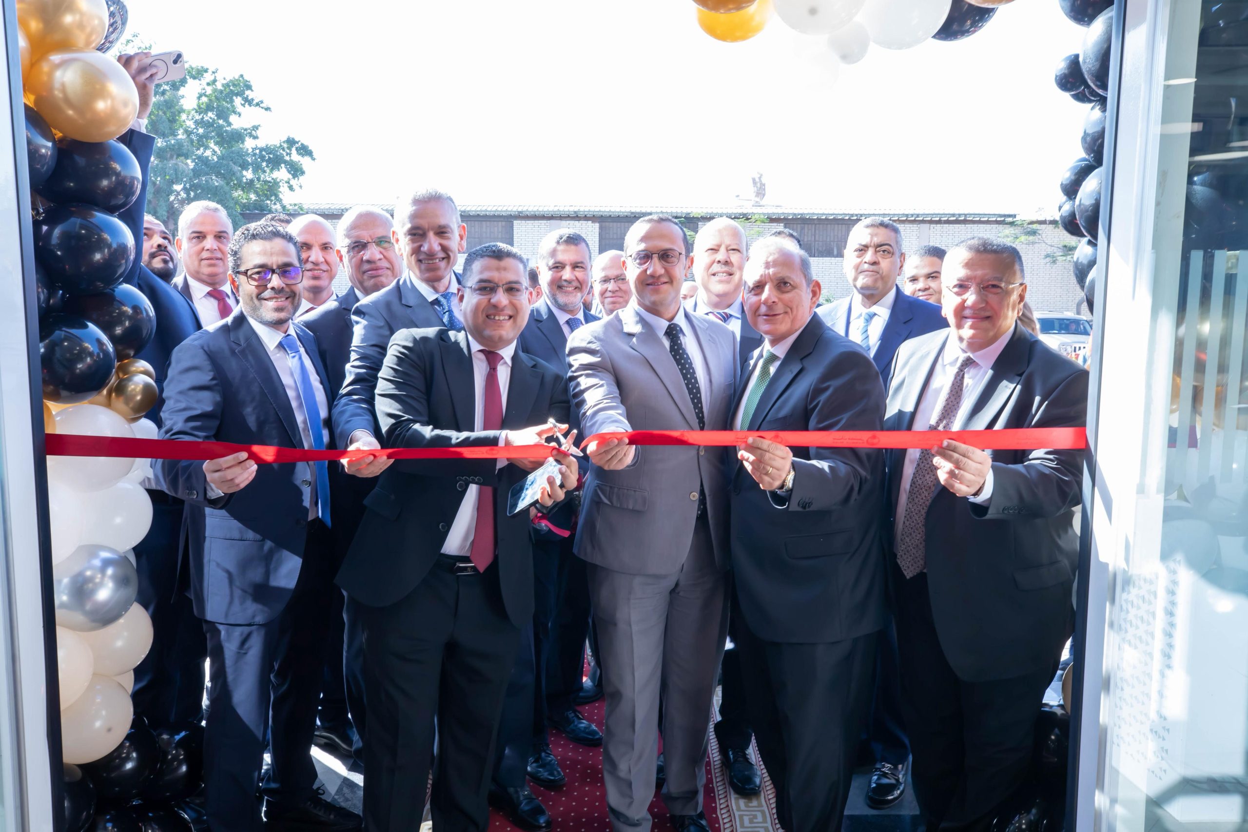 بنك مصر يضيف فرعًا جديدًا بمطار القاهرة ويعزّز انتشاره بالمطار ليصل إلى 19 وحدة مصرفية 1 بنك مصر يضيف فرعًا جديدًا بمطار القاهرة ويعزّز انتشاره بالمطار ليصل إلى 19 وحدة مصرفية