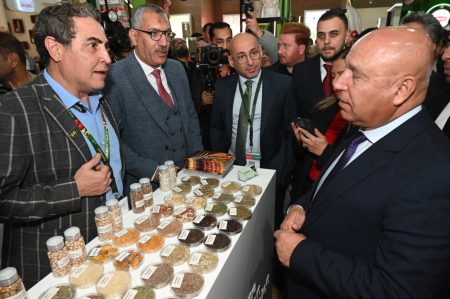 وزير الصناعة يزور جناح قطرات الطبيعة للتعقيم في معرض فوود أفريكا 2025 ويشيد بالتكنولوجيا الأولى من نوعها وزير الصناعة يزور جناح قطرات الطبيعة للتعقيم في معرض فوود أفريكا 2025 ويشيد بالتكنولوجيا الأولى من نوعها