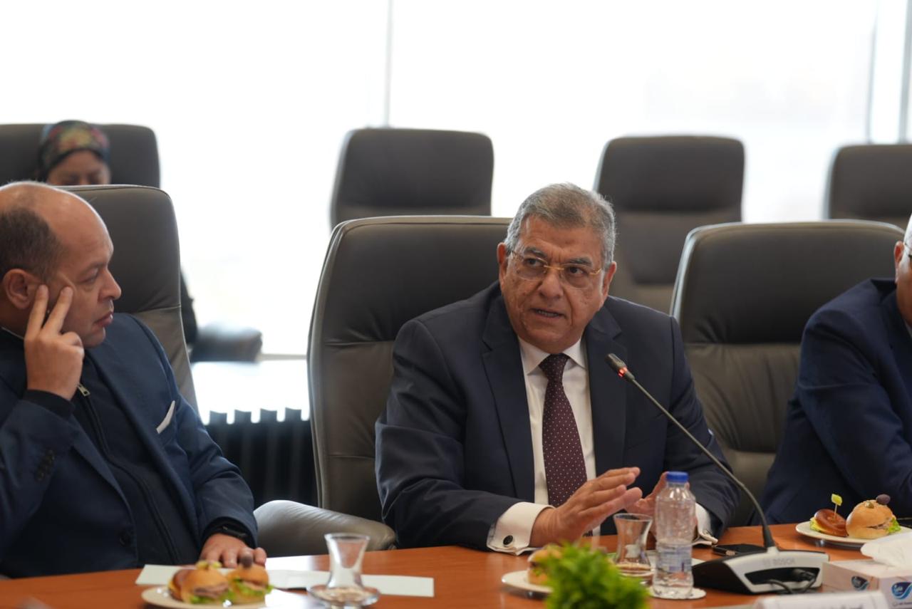 15صورة ترصد كواليس حوار صريح بين وزير المالية والمطورين العقاريين