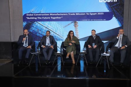 علاء فكري: الفرص الواعدة والاستقرار يعززان التعاون المصري الإماراتي ويجب العمل علي تأمين احتياجات سوق مواد البناء علاء فكري: الفرص الواعدة والاستقرار يعززان التعاون المصري الإماراتي ويجب العمل علي تأمين احتياجات سوق مواد البناء