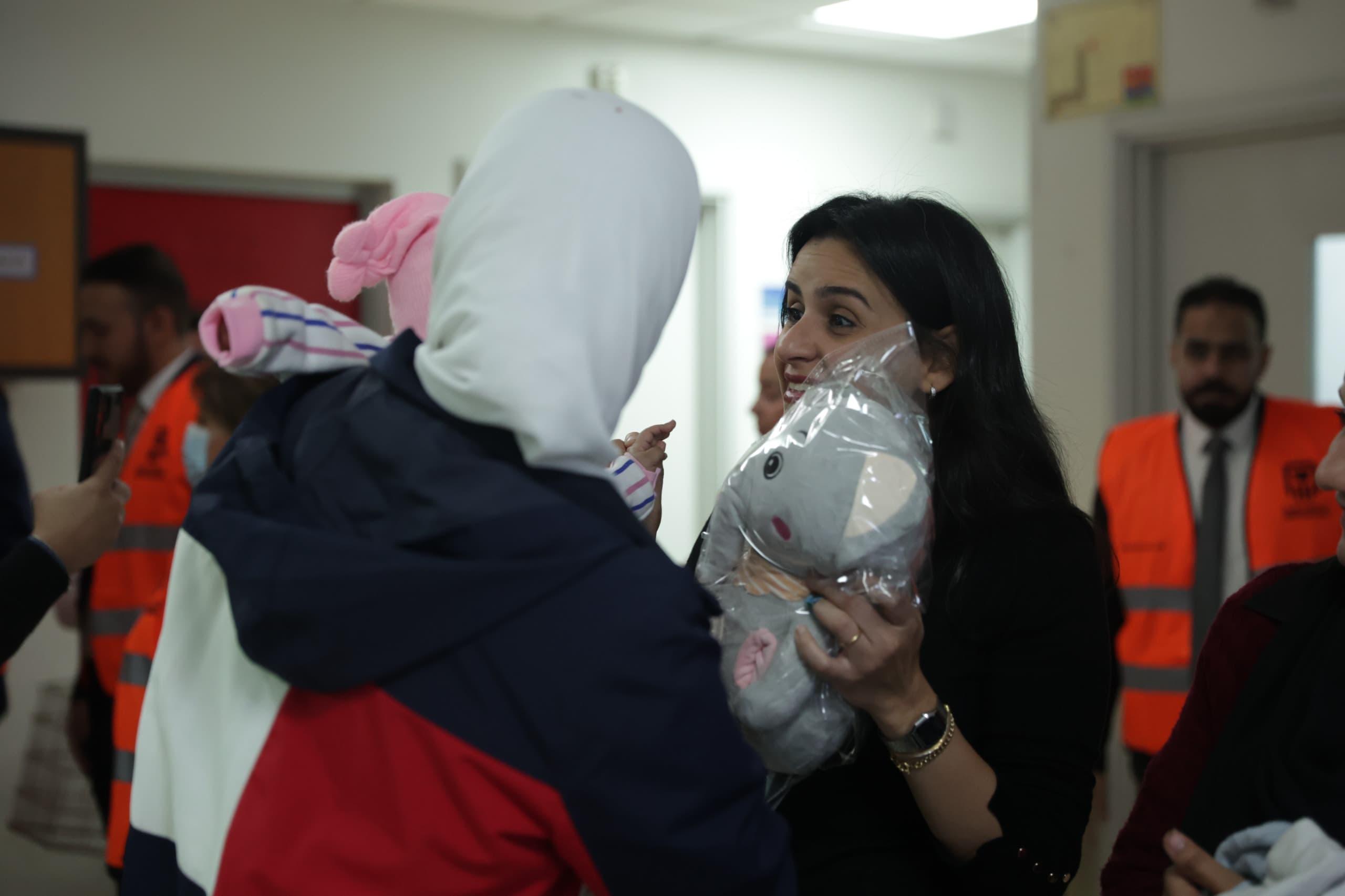 البنك الأهلي المصري يشارك أطفال مستشفى 57357 احتفالات العام الجديد وينشر أجواء الفرح والبهجة