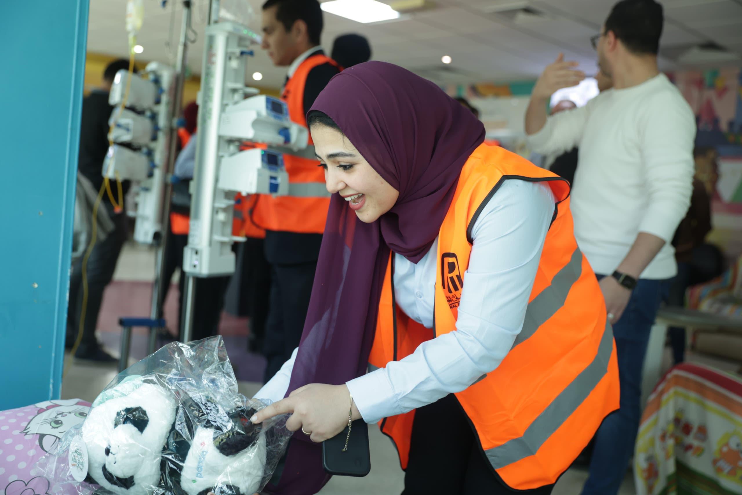 البنك الأهلي المصري يشارك أطفال مستشفى 57357 احتفالات العام الجديد وينشر أجواء الفرح والبهجة