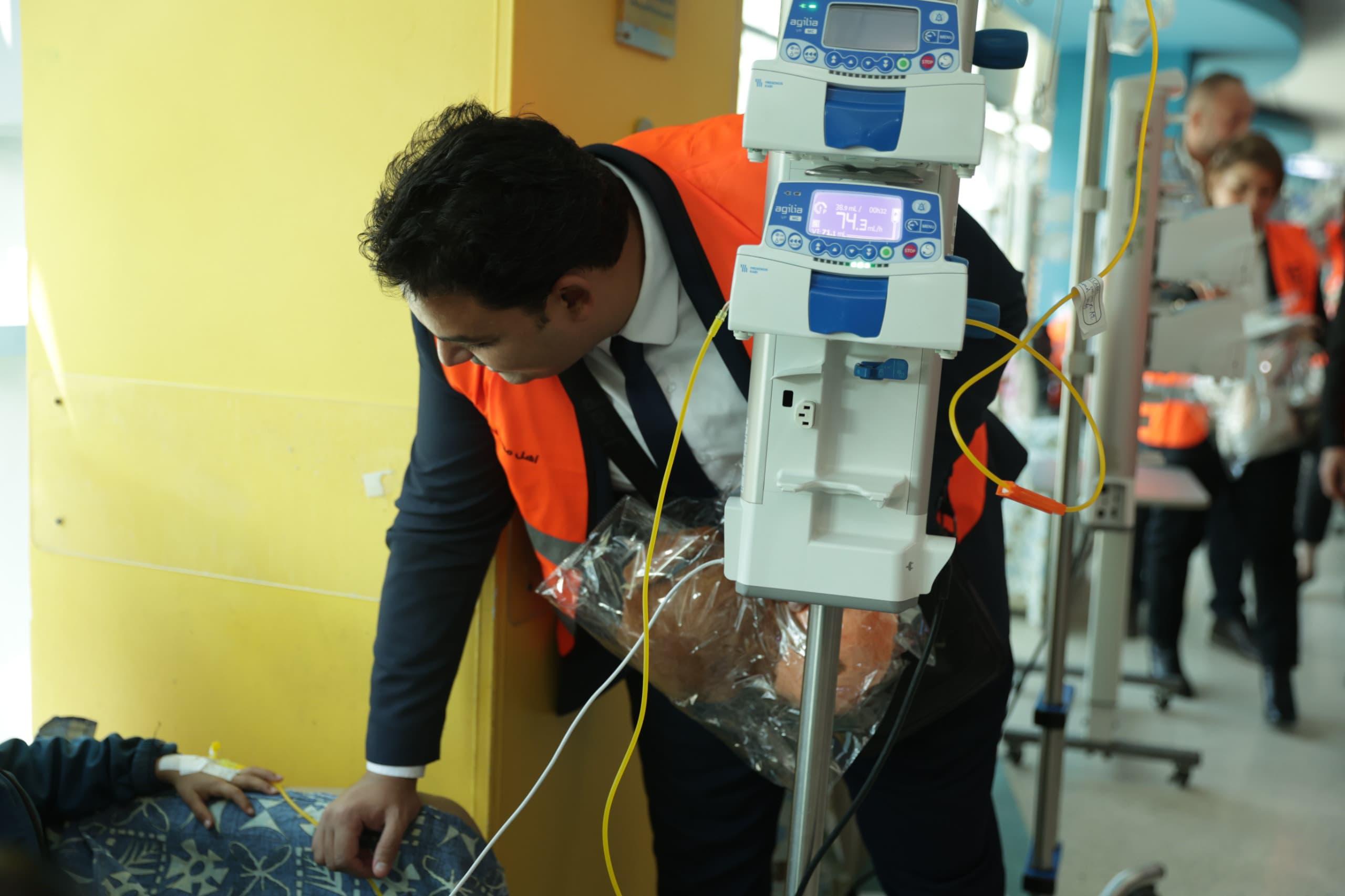 البنك الأهلي المصري يشارك أطفال مستشفى 57357 احتفالات العام الجديد وينشر أجواء الفرح والبهجة