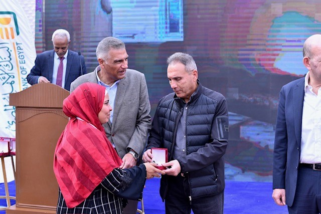 ضمن مسؤوليته المجتمعية.. البنك الأهلي المصري يدعم أهالي أسوان بوحدات سكنية ومشروعات إنتاجية