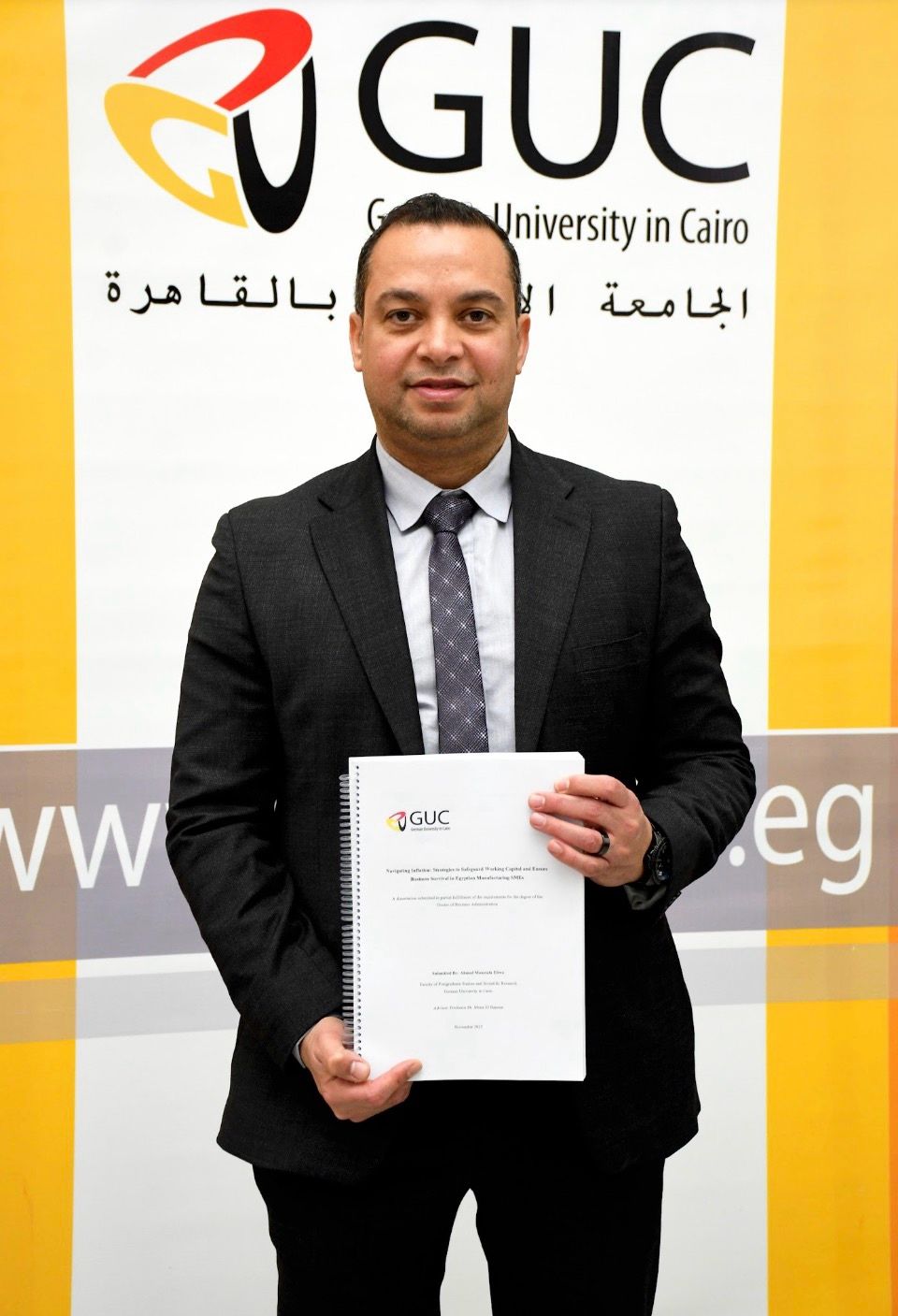 أحمد عليوة يحصل على الدكتوراه بامتياز عن آليات مواجهة التضخم وبقاء الشركات الصناعية الصغيرة