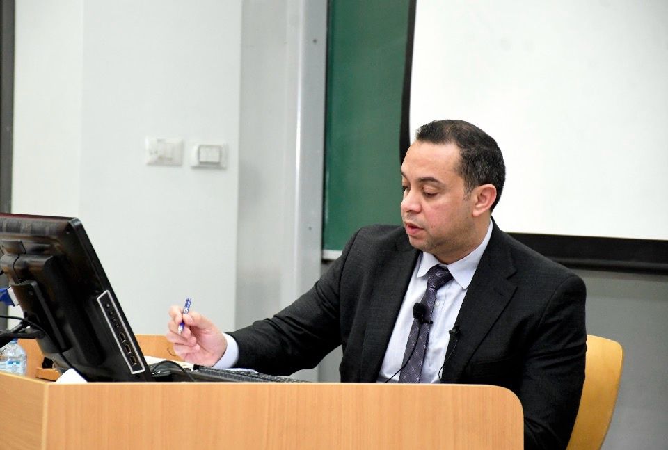 أحمد عليوة يحصل على الدكتوراه بامتياز عن آليات مواجهة التضخم وبقاء الشركات الصناعية الصغيرة