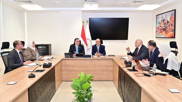 جانب من الاجتماع، النافذة