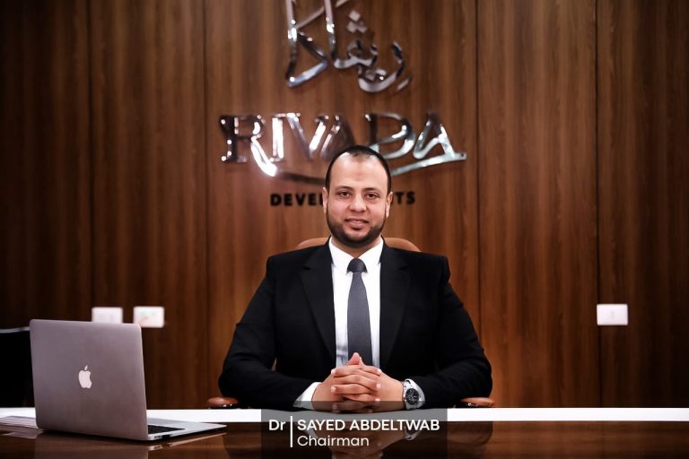 الدكتور سيد عبد التواب رئيس الشركة، النافذة