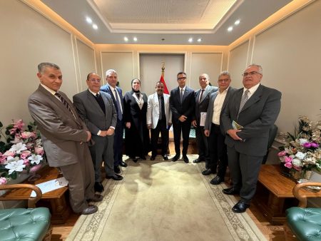 اجتماع وزير التموين، النافذة