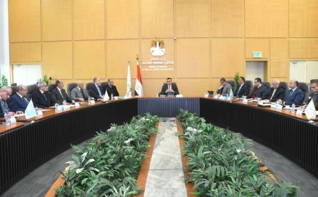 اجتماع وزير الإسكان، النافذة