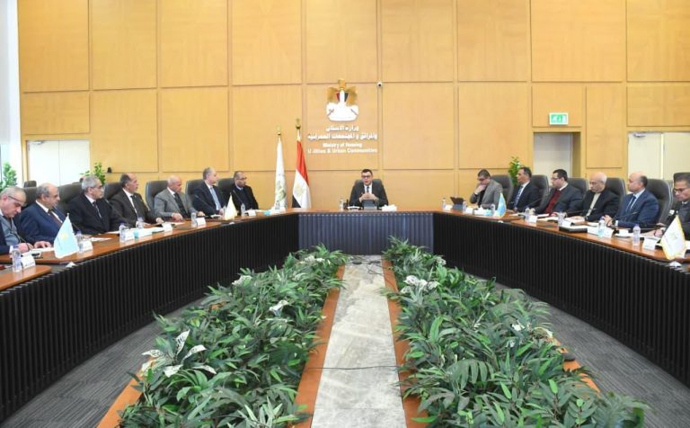 اجتماع وزير الإسكان، النافذة