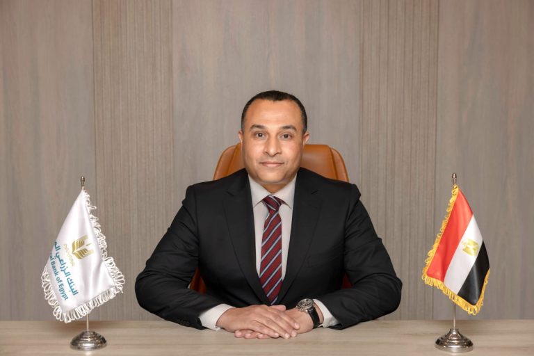 هشام محي الدين، النافذة