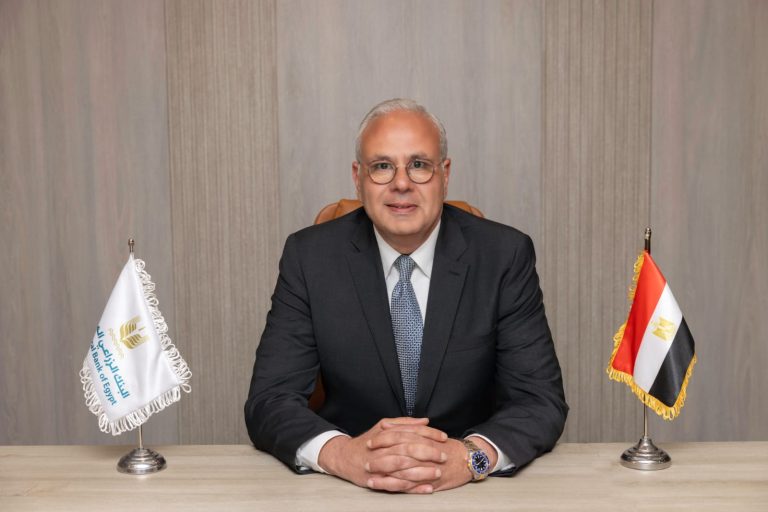 كريم يوسف، النافذة