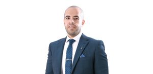 برلماني يفجر مفاجأة مدوية بشأن إلغاء الإعفاء الجمركي والضريبي للهواتف المحمولة الواردة من الخارج