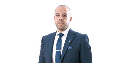 برلماني يفجر مفاجأة مدوية بشأن إلغاء الإعفاء الجمركي والضريبي للهواتف المحمولة الواردة من الخارج