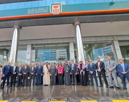 البنك الاهلي اول بنك مصري بالسعودية،النافذة