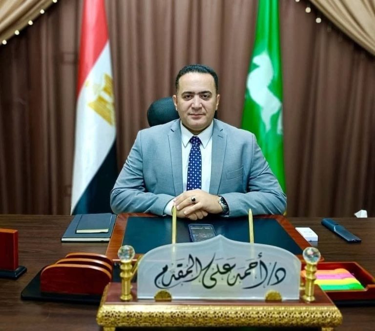 الدكتور أحمد المقدم، النافذة