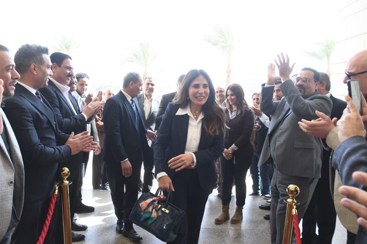 عاجل | راندة المنشاوي تصل مقر وزارة الإسكان بالعاصمة الجديدة وتعلن ملامح المرحلة المقبلة