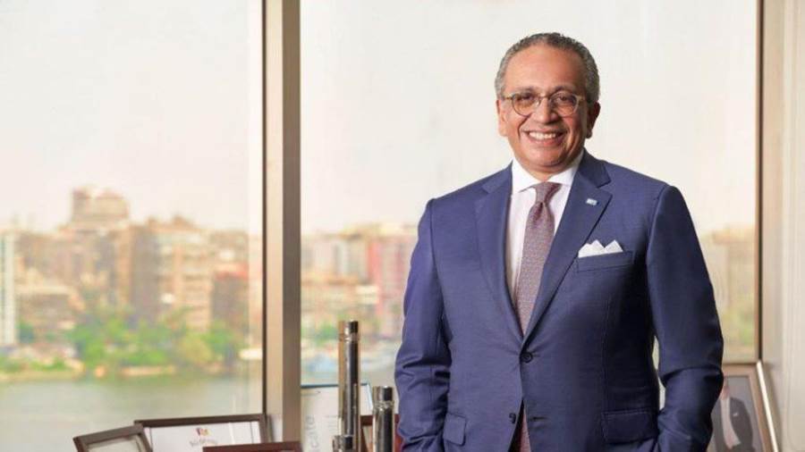 عمرو الجنايني.. "مايسترو" التوازنات الصعبة بين صرامة البنوك وشغف الملاعب