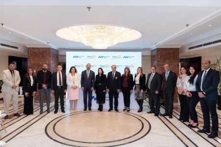 بنك قناة السويس ومراسم توقيع البروتوكول، النافذة