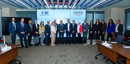 مراسم توقيع التمويل، النافذة