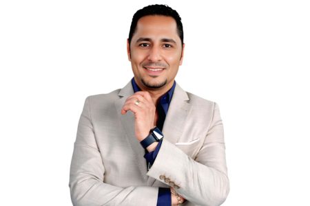 عماد سعد، النافذة