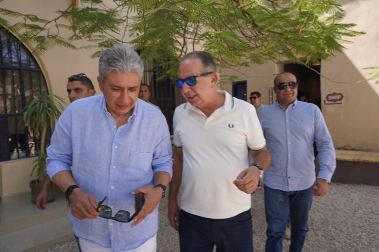 وزير السياحة، النافذة