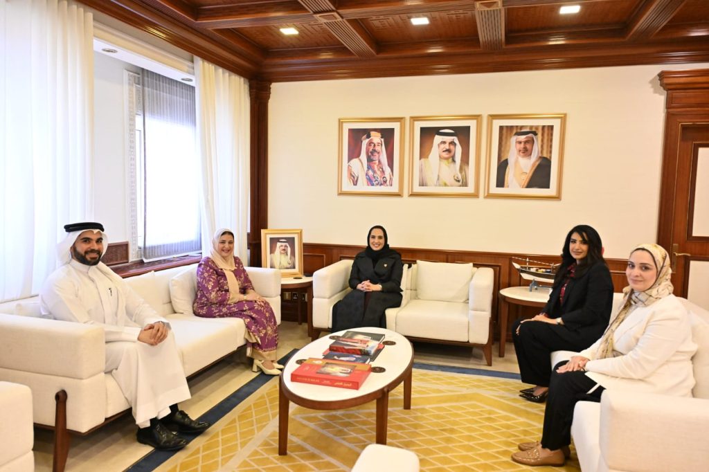 زيارة الدكتورة عبير عصام للمنامة، النافذة