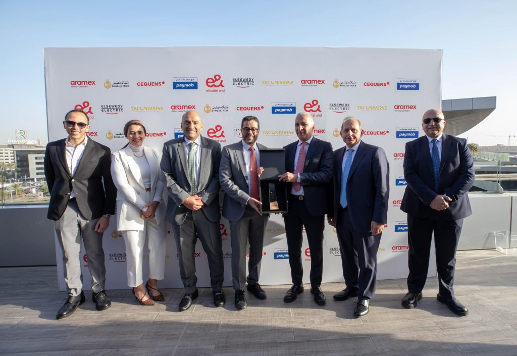 بنك مصر ومراسم التوقيع، النافذة