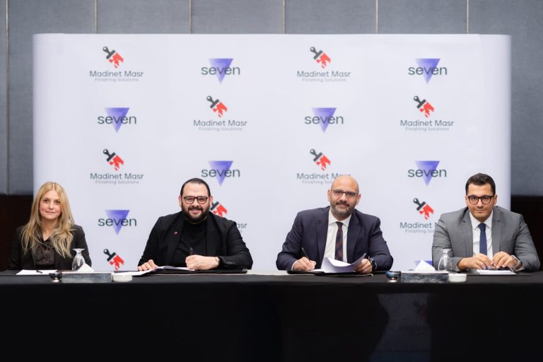 مراسم توقيع البروتوكول، النافذة