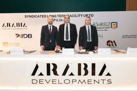 مراسم توقيع البروتوكول، النافذة