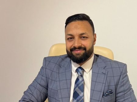 د. أحمد هندي، النافذة