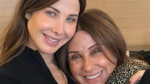 نانسي عجرم ووالدتها، النافذة