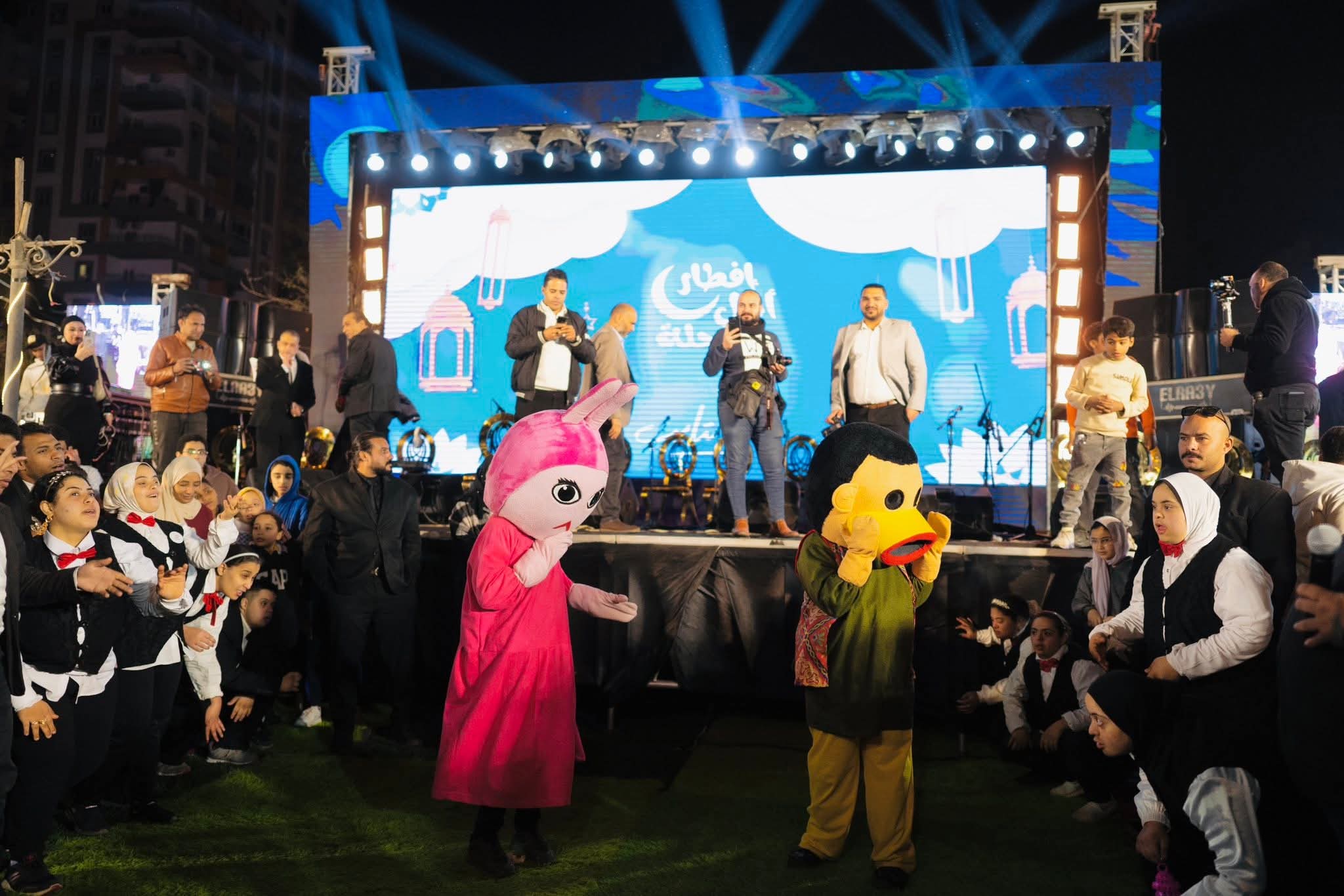 قيادات شركة بيراميدز..وليد التايب وهشام الخولي ينظمان أكبر إفطار رمضاني لأهالي المحلة الكبرى وتكريم حفظة القرآن والأم المثالية