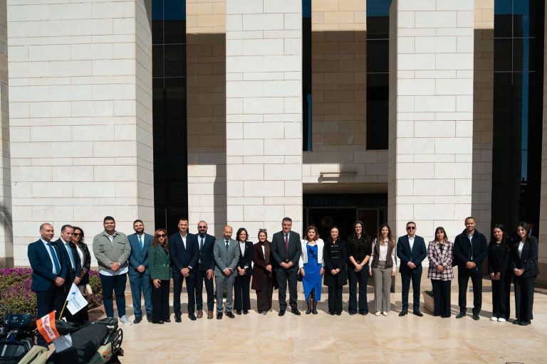 تحت رعاية المركزي المصري.. بنك قناة السويس يُطلق مبادرة «سكة رزق» لتمكين أبناء دور الرعاية جانب من الحضور، النافذة