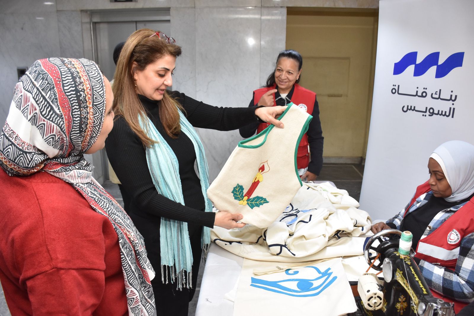 بنك قناة السويس يُنظم معرضًا لدعم المرأة المنتجة بالتعاون مع الهلال الأحمر المصري