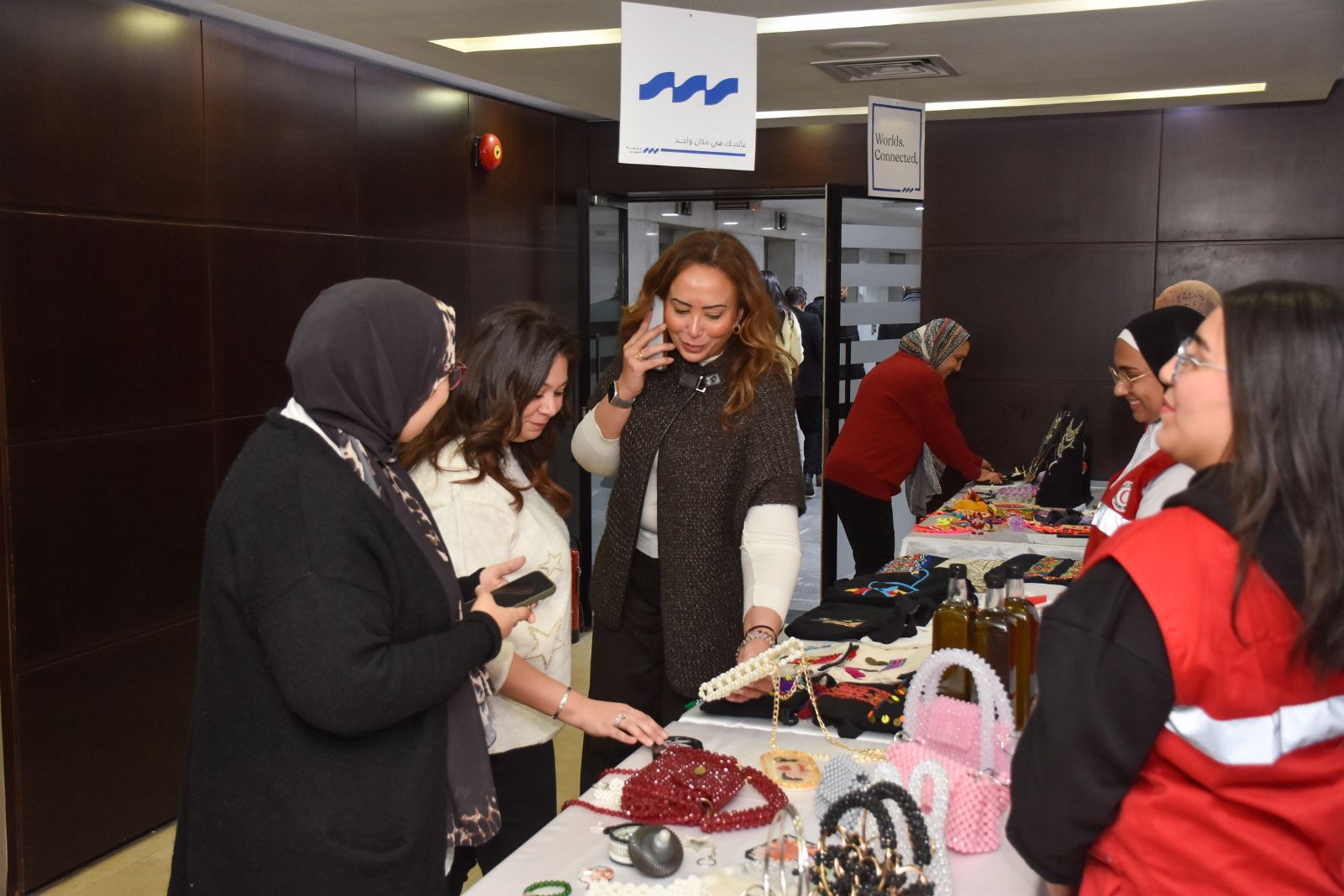 بنك قناة السويس يُنظم معرضًا لدعم المرأة المنتجة بالتعاون مع الهلال الأحمر المصري