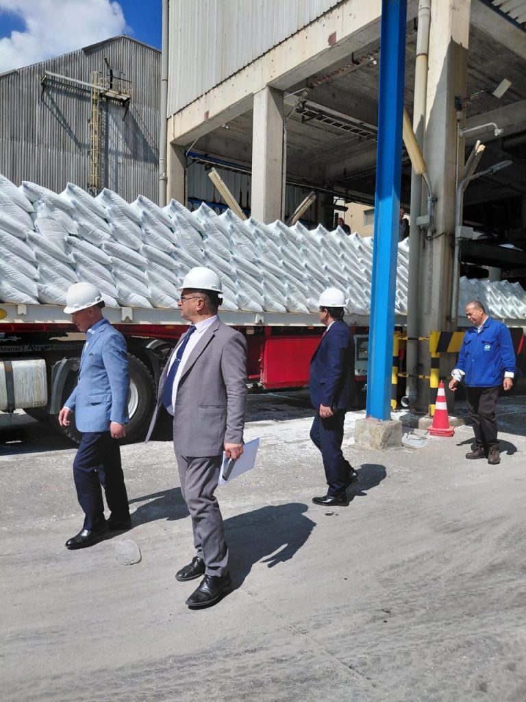 "الزراعة" تكثف جولاتها الميدانية لضمان انتظام صرف الأسمدة المدعمة للمزارعين بالجمعيات