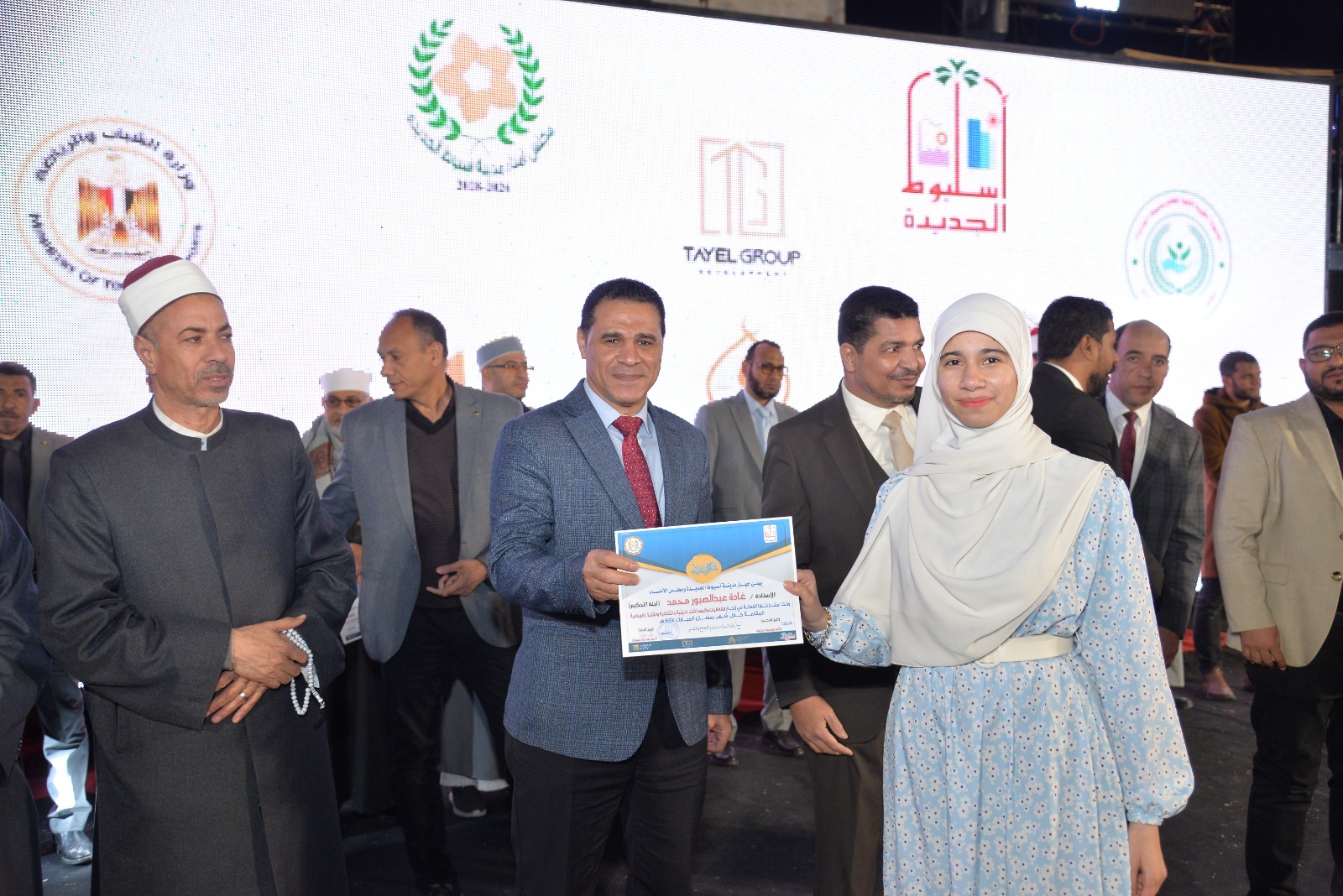 «أسيوط الجديدة» تحتفي بحفظة القرآن الكريم وتكرم المتميزين في الأنشطة الثقافية والرياضية (صور)