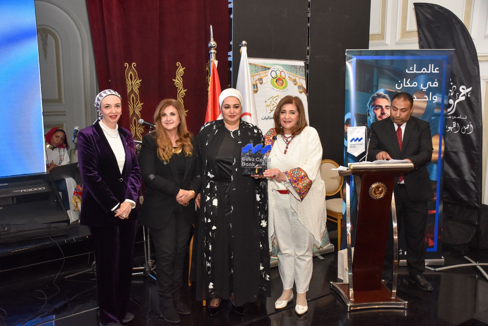 للعام الثاني على التوالي.. بنك قناة السويس يرعى احتفالية النقابة العامة للعاملين بالبنوك والتأمينات والأعمال المالية لتكريم الأمهات المثاليات بالقطاع المصرفي