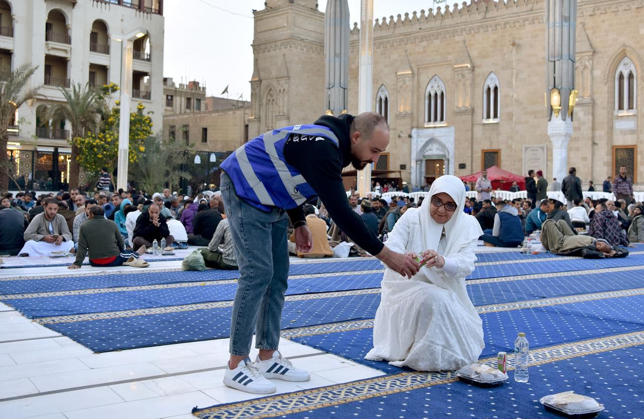 بنك قناة السويس يشارك في مبادرة إفطار صائم بتكية آل البيت لتوفير 11.7 ألف وجبة ضمن جهوده المجتمعية في رمضان