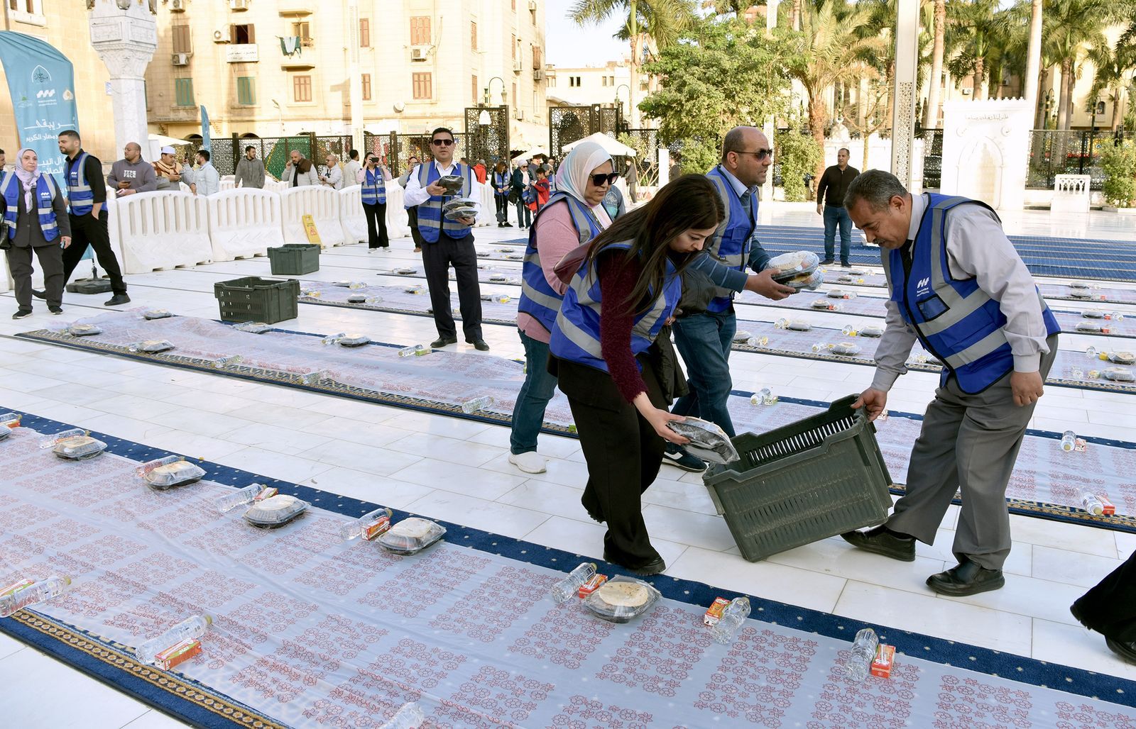 بنك قناة السويس يشارك في مبادرة إفطار صائم بتكية آل البيت لتوفير 11.7 ألف وجبة ضمن جهوده المجتمعية في رمضان