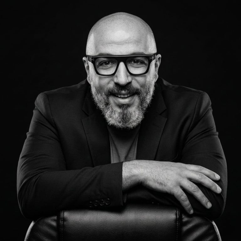 الدكتور محمد الدويني، النافذة