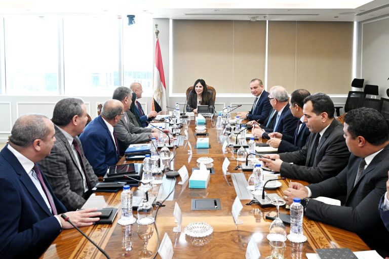 اجتماع وزيرة الإسكان، النافذة