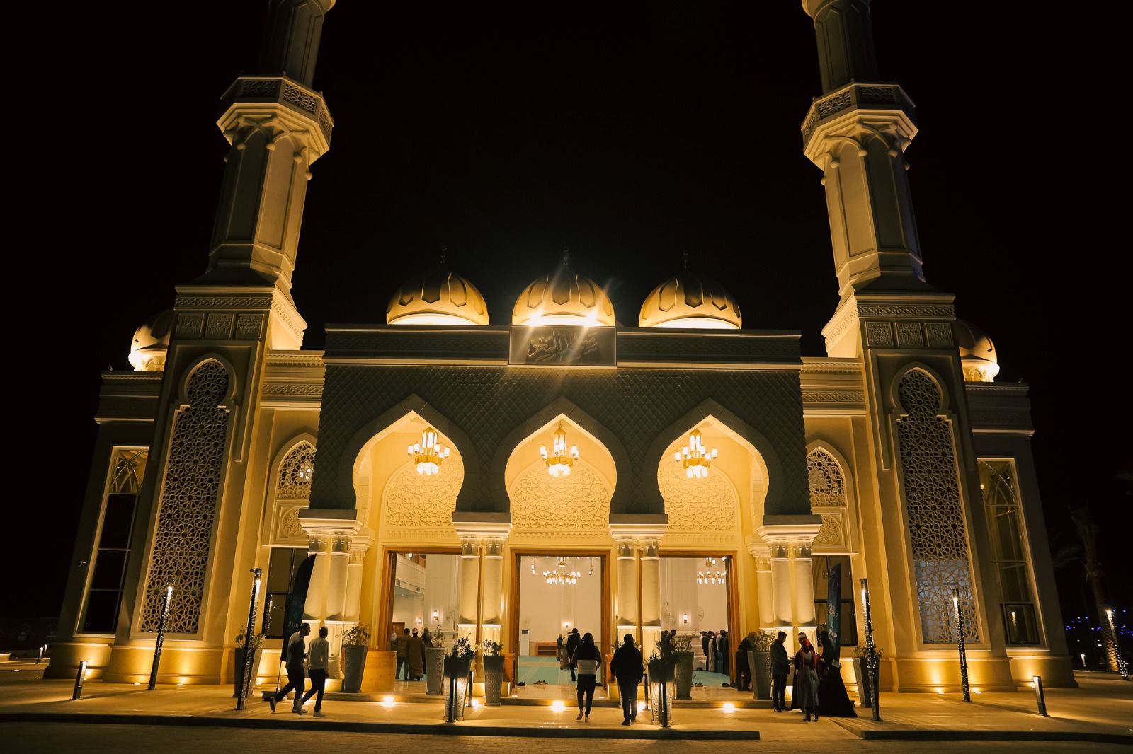 بجوائز 9 ملايين جنيه.. "ميدار" ووزير الأوقاف يكرمان نجوم "دولة التلاوة" في ليلة روحانية بـ "مستقبل سيتي"