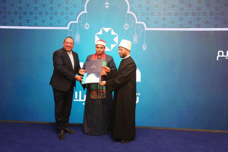 مراسم الاحتفال وتسلم الجوائز، النافذة