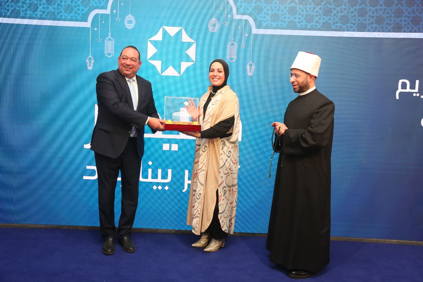 بجوائز 9 ملايين جنيه.. "ميدار" ووزير الأوقاف يكرمان نجوم "دولة التلاوة" في ليلة روحانية بـ "مستقبل سيتي"